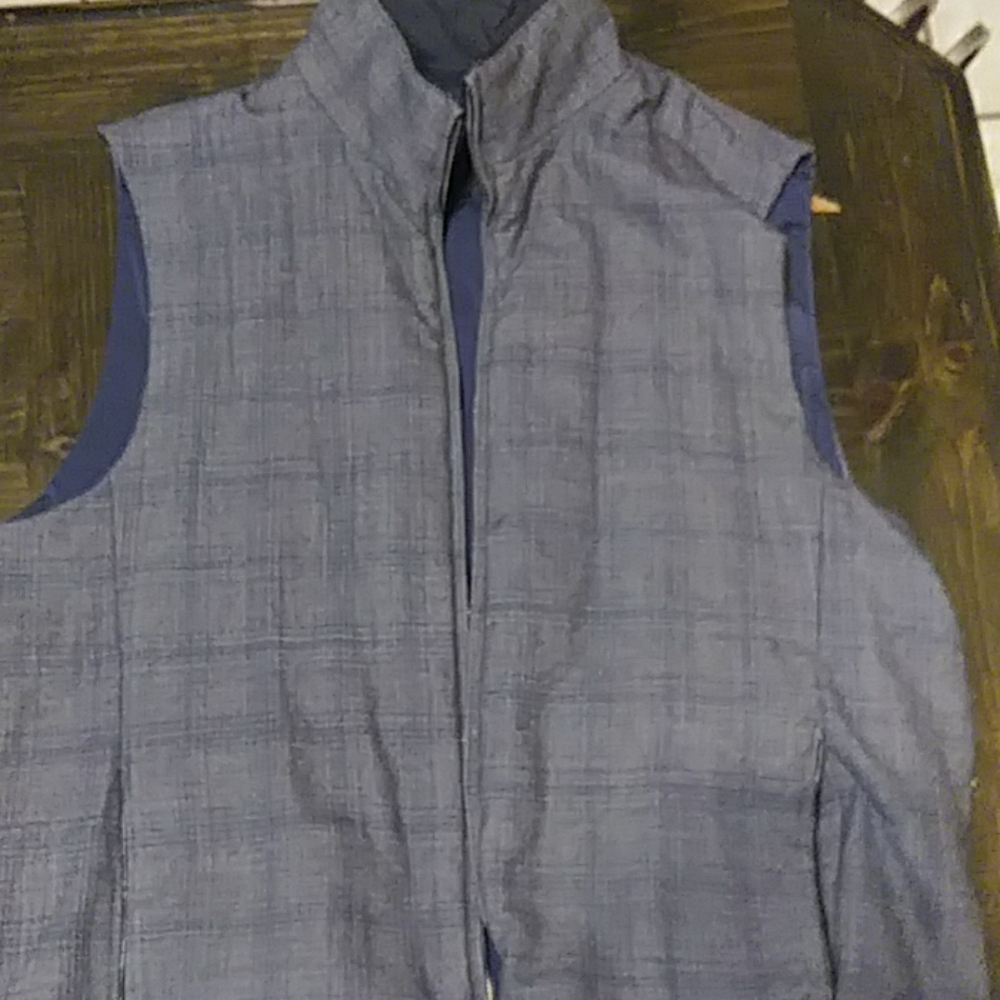 Vest reversible